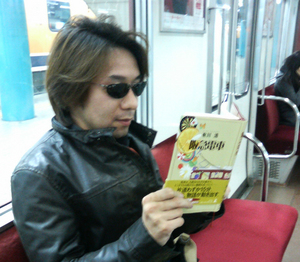 近鉄電車で『阪急電車』を読む