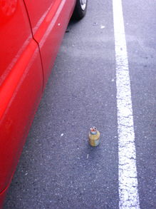 駐車場に落ちていた空き缶